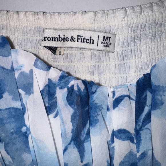 Blue floral Abercrombie dress. Perfect for spring and summer. Worn only once. - Picture 3 of 4